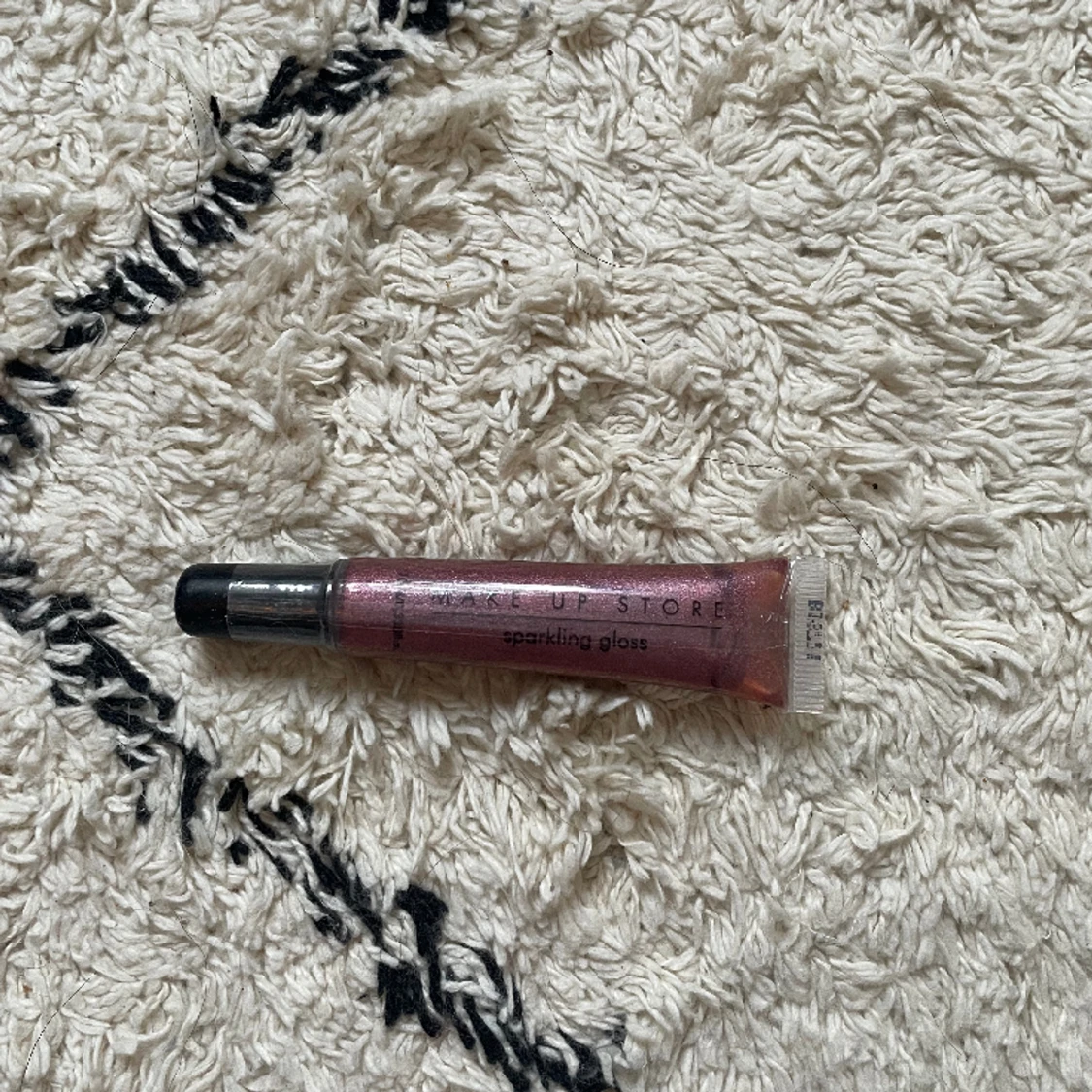 Glittrigt lipgloss