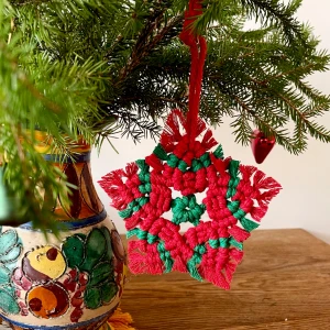 juldekoration / christmas ornament - - Mina handgjorda macrame juldekoration, härlig dekoration till din julgran.   - My handmade macrame Christmas ornaments, lovely decoration for your Christmas tree. 