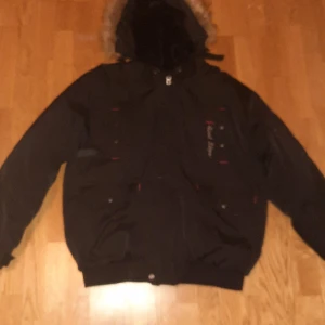 Varm vinterjacka - Nästan helt oanvänd