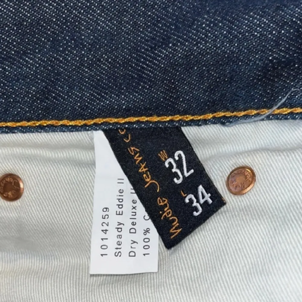 Tjena! Säljer ett par nudie jeans, nypris 1600kr. Säljer endast dessa 499kr.. Jeans & Byxor.