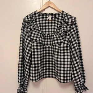 Gullig blus🩷 - Nästintill oanvänd rutig blus