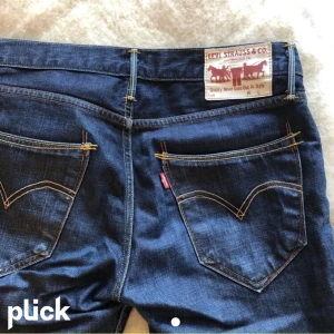 Levis jeans - Lågmidjade Levis jeans, köpta här på Plick men kommer tyvärr aldrig till användning 😁