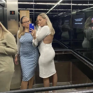 Mönstrad klänning zara - Säljer den blåa klänningen till vänster! I toppen skick☺️