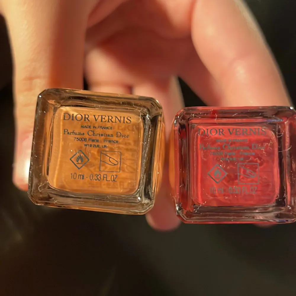 Två vackra dior nagellack som inte kommer till användning. Säljer en för 300 båda för 500kr. . Accessoarer.