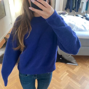 Tröja  - Stickad tröja från zara, lite nopprig men går att få bort med en ullkamm🌸