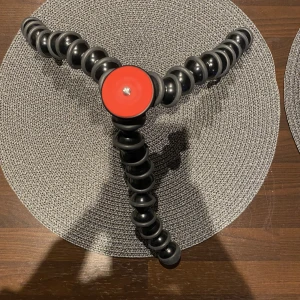 Joby- Kamerastativ - Nypris 699kr säljer för 250. Fungerar som vanligt och är som ny