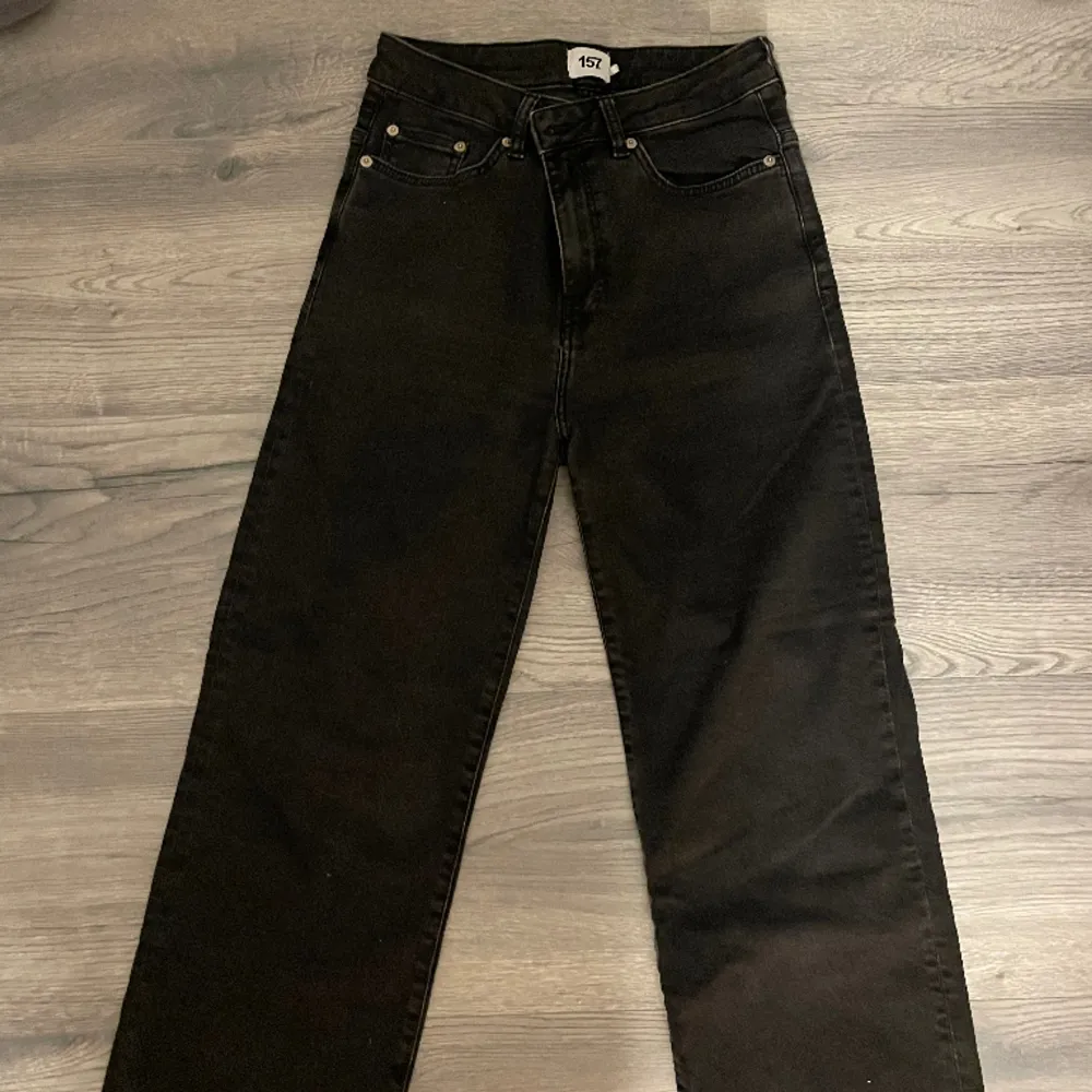 Säljer dessa svarta jättesköna jeans, är i bra skick!😊. Jeans & Byxor.