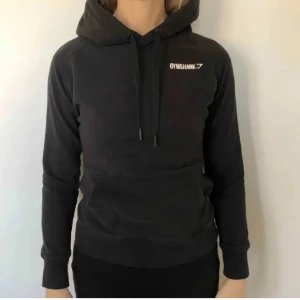 Gymshark hoodie - Svart hoodie från gymshark i storlek xs, knappt använd 