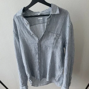 Arket skjorta  - Arket skjorta  Storlek L Nyskick 