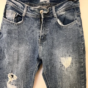 Boyfriend jeans byxor pant kläder  - Stl: 38 