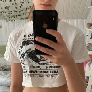 Surf’n go magtröja - Väldigt kort tröja, säljer för den inte används längre, ganska bra skick