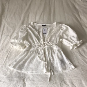 puffärmad tröja - lappen kvar så endast provad! har även i ljuslila🫶