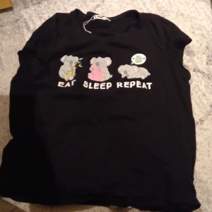 Tröja - Gullig sov tröja där de står eat sleep repeat. Supergullig. 