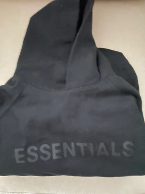 Essentials tröja  - Storlek M