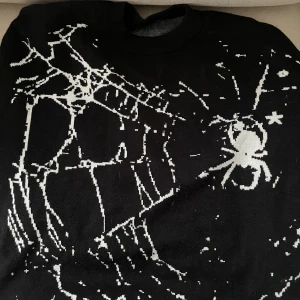 Stickad tröja - Osäker på märkte, storlek M och fint skick