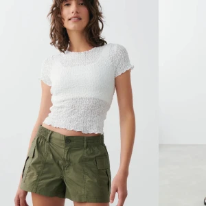 Gina Tricot topp - ”Cropped lace top” slutsåld på hemsidan. Aldrig använd! Prislapp finns kvar. Kontakta för egna bilder💗