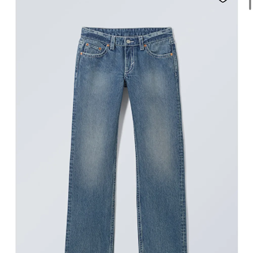 Jätte snygga weekday jeans som bara är testade en gång! . Jeans & Byxor.