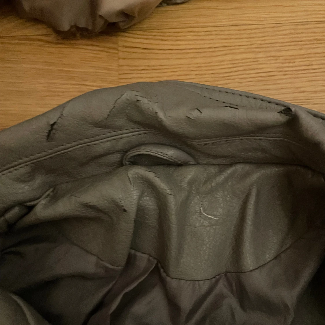 Grå skinnjacka  - 90