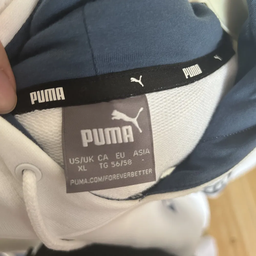 Puma Hoodie i perfekt skick. Använd en gång. Hoodies.