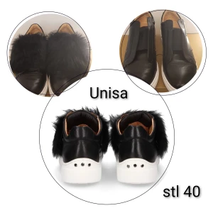 Unisa läder sneakers med päls stl 40 - Superfina sneakers helt i läder förutom sulan. Avtagbar päls (tryckknappar) Knappt använda och endaste inomhus. Lite för små för mig då jag har 40,5. Nypris 1500 kr Kartong finns. Maila vid frågor. 