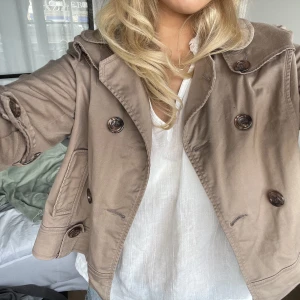 Jacka - Så fin jacka med trekvarts lång ärmar