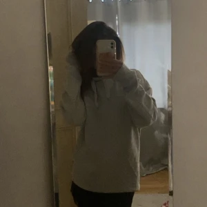 oversized hoodie  - säljer denna overzise hoodien ifrån lee, den är super skön och perfekt oversize💞 nypris: 900 mitt pris 300, pris kan diskuteras 