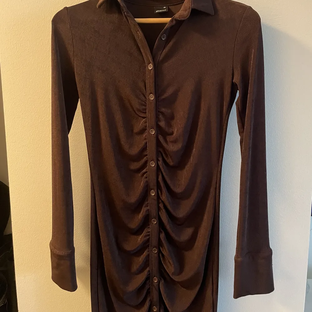 Brown dress with buttons, cozy for fall. . Klänningar.