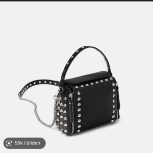 Zara väska med nitar - Fint skick, inga defekter💗