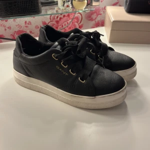 Gant Skor - Säljer dessa pga att dem blivit försmå och bara står hemma i hallen. 