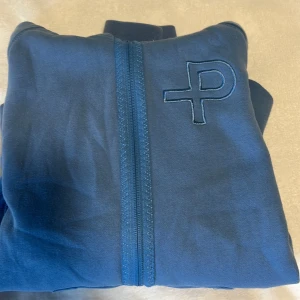 Tröja  - En fin blå lite nopprig 