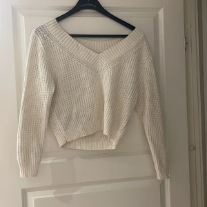 Tröja - Vit tröja, använd men fortfarande i gott skick 