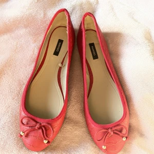 Ballerinaskor - Suuuper najs ballerinaskor som tyvärr var för små för mig🥲