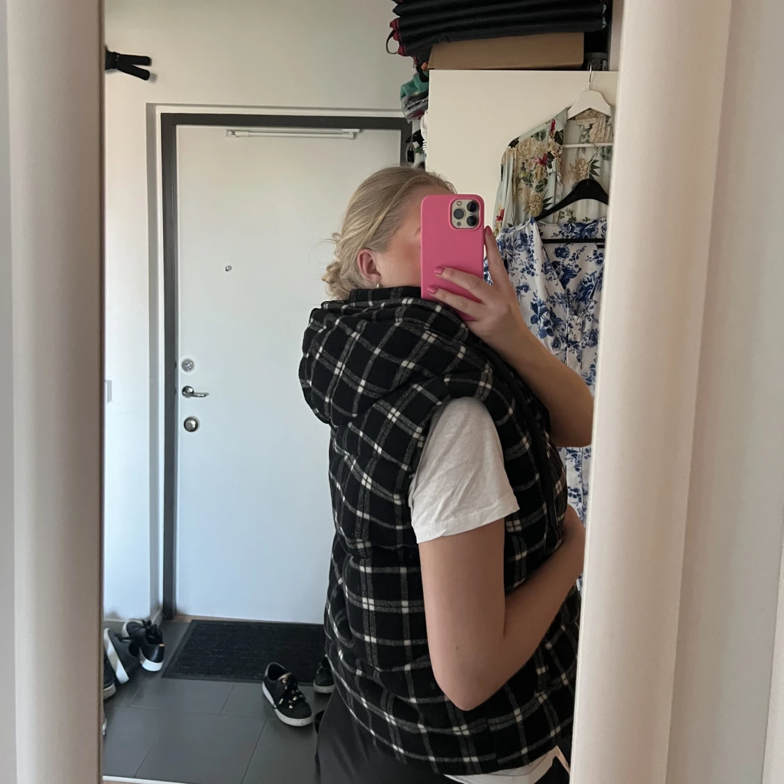 Rutig svart/grå väst  - 91