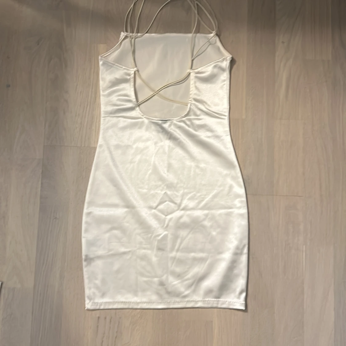 2 satin klänningar - 90