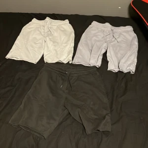 3 pack mjukishorts - 3 par Mjukisshorts från hm  Storlek 158/164 Ni får alla för 79kr