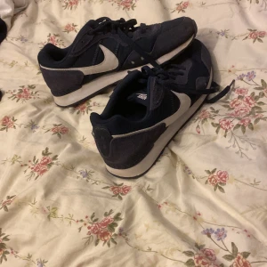 Skor - Nike skor har använt dom lite och så