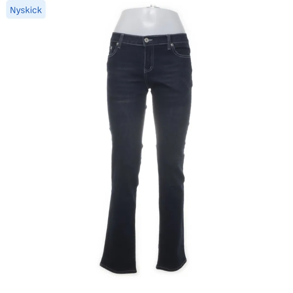 Köpta från sellpy men var tyvärr försmå, aldrig användt!  TRYCK INTE PÅ KÖP NU!. Jeans & Byxor.