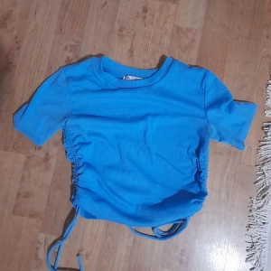 Blua tröja från zara - Köpte den från zara jag hade den på mig 1 gång bara o inte mer