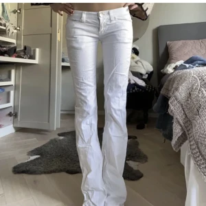 Lågmidjade bootcut jeans - Säljer mina jättefina lågmidjade bootcut jeans💞