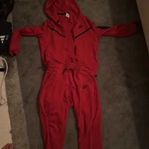 Nike tech  - En skön och perfekt dress för hösten. 