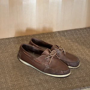 Seglarskor - Stor flyttstädning Alla plagg i storlek S-M och passar ca 1.70-185cm samt 70-83kg  Finns i Uppsala