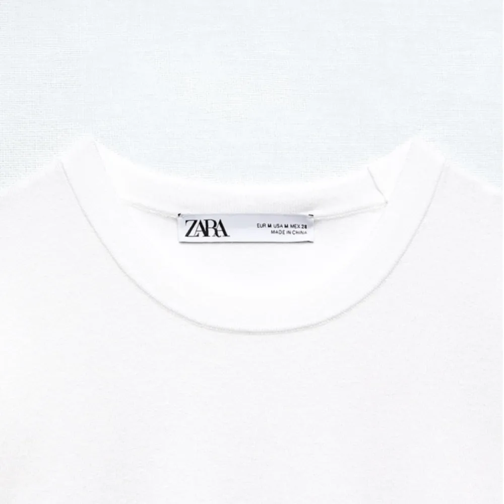 Stickad t-shirt från Zara. Bra skick.. T-shirts.