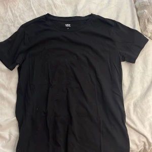 T-shirt  - T-shirt i storlek S, i mycket gott skick, ej urtvättad 