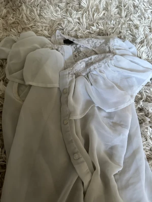 Blus  - Blus ifrån vero Moda storlek M passar S också 