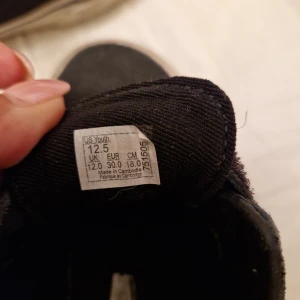 Vans junior  - Vans sneakers. Använda en säsong. Enda ägare. Barn skor!! Se storlek på bilden för att få mer exakta mått. 