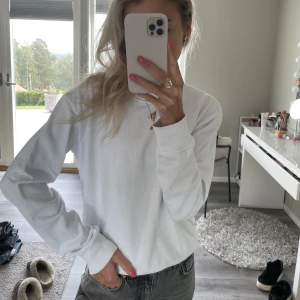 Vit sweatshirt💕 - Vit sweatshirt från NAKD💖