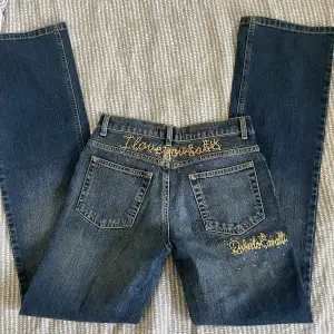 Supersnygga vintage low waist flare jeans. Säljer på grund av att dom är för små. Orginalpris 3500. 