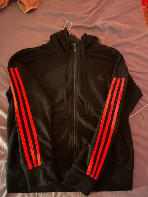 Adidas kofta  - Använd fåtal gånger.  150kr