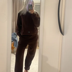 Mjukis set brunt - Megaskönt mjukisset från PLT. Strl S. Jag är 178cm lång