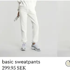 Vita sweatpants från Gina Tricot, stl xxs men oversized så känns som xs, använda